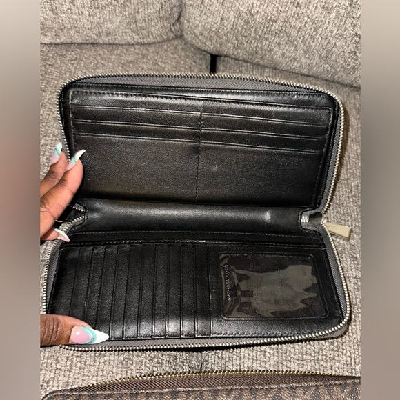 EUC Michael Kors’s wallet - Picture 4 of 5